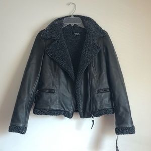 Leather jacket with fur!!